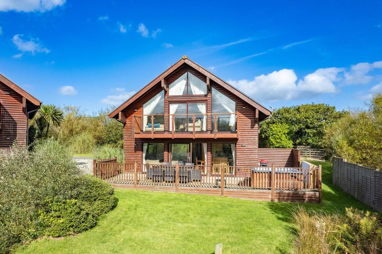 Skylark Sleeps 8 Private Hot Tub & Dogs Welcome Nr Padstow, Resort Pool Bar & Watersports St Columb Major Exterior foto