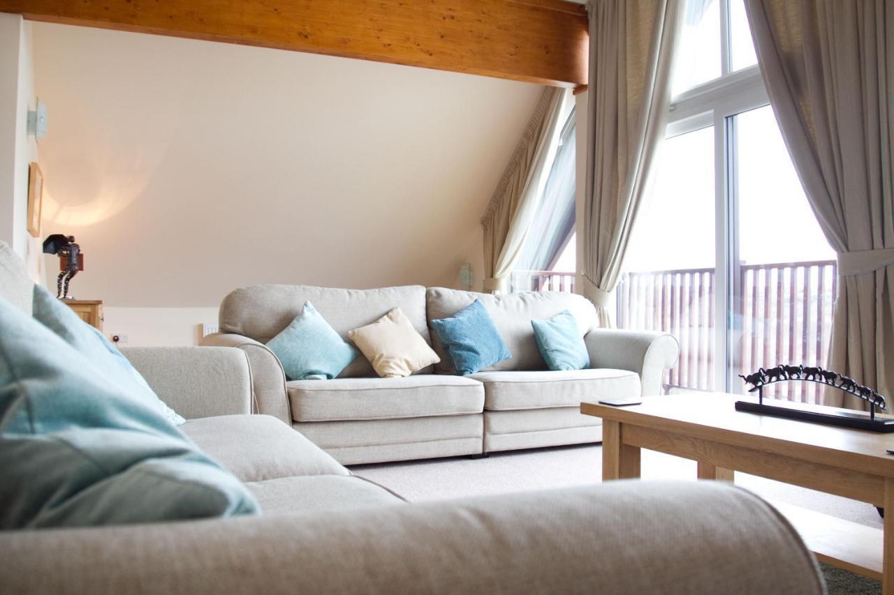 Skylark Sleeps 8 Private Hot Tub & Dogs Welcome Nr Padstow, Resort Pool Bar & Watersports St Columb Major Exterior foto
